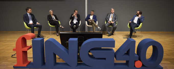La CEO Francesca Paoli sul palco del Forum Ingegneria 4.0 insieme agli altri relatori del panel